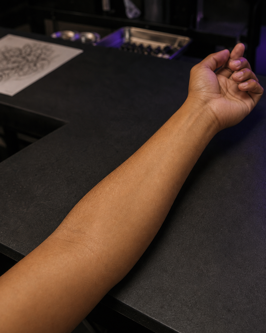 Antebraço sem tatuagem antes da simulação